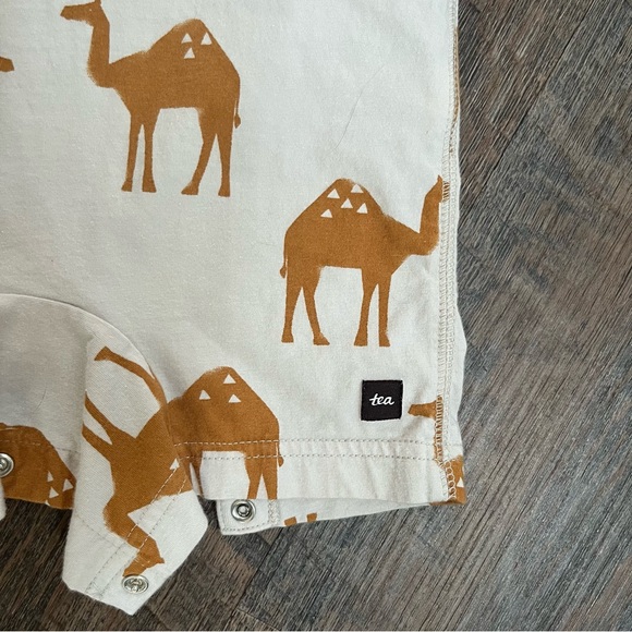 Tea Collection Camel Print Shorts Pocket Romper Size 18-24m - Picture 2 of 6